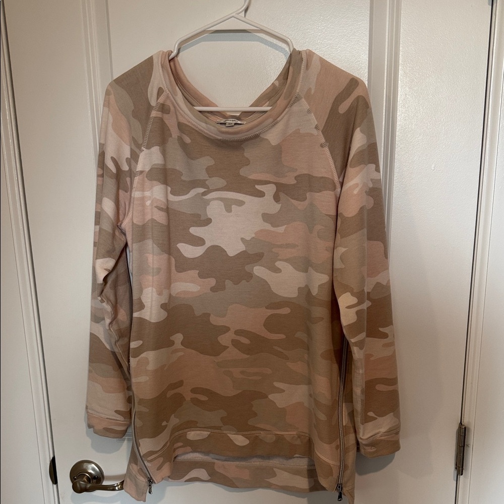 Stella & Dot Soft Cream Crewneck Top